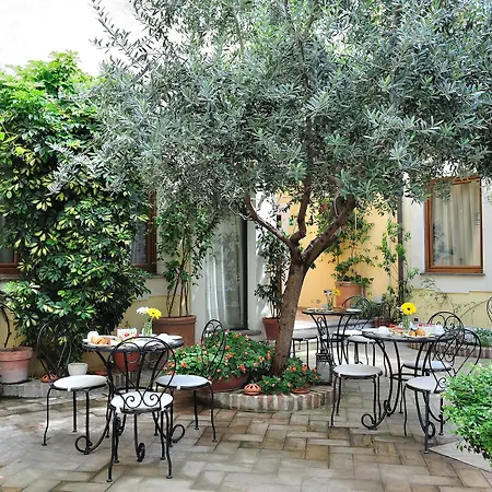 Le Clarisse Trastevere ゲストハウス 4*